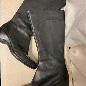 Merrell Black Leather Boots with Rubber Soles